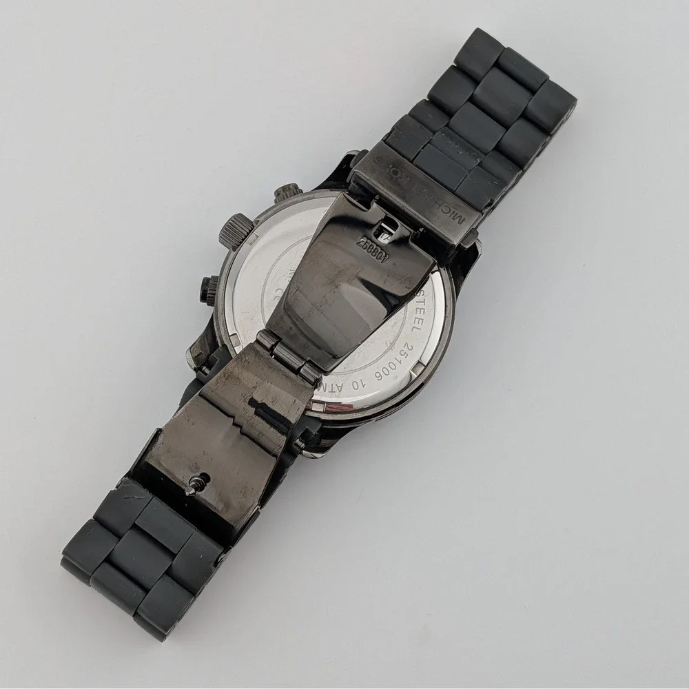 Michael Kors Runway MK-8148 Chronograph Watch Black Rubber 45mm Date 7.5